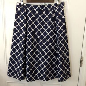 (3/$20) Appraisal blue and white fully lined skirt with elastic on sides.